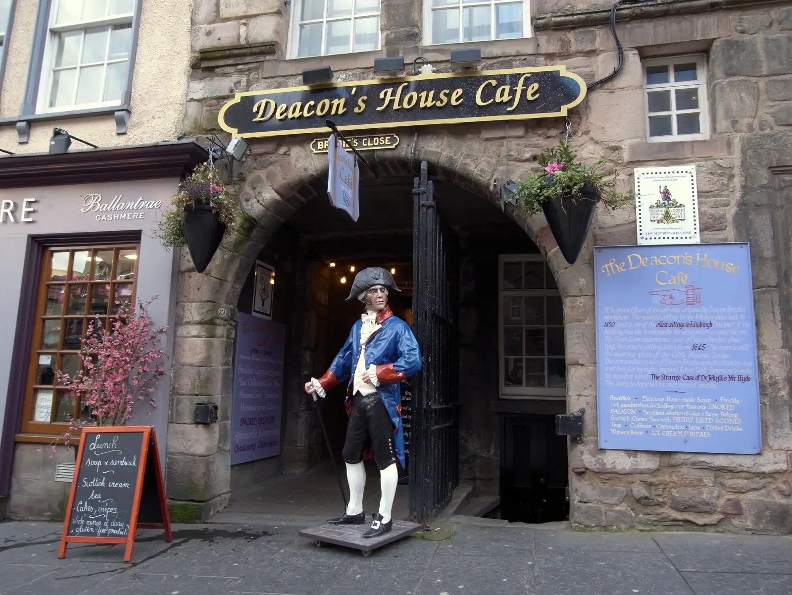 Deacon's House Cafe's entrance at Brodie's Close, 304 Lawnmarket, Old Town, Edinburgh
