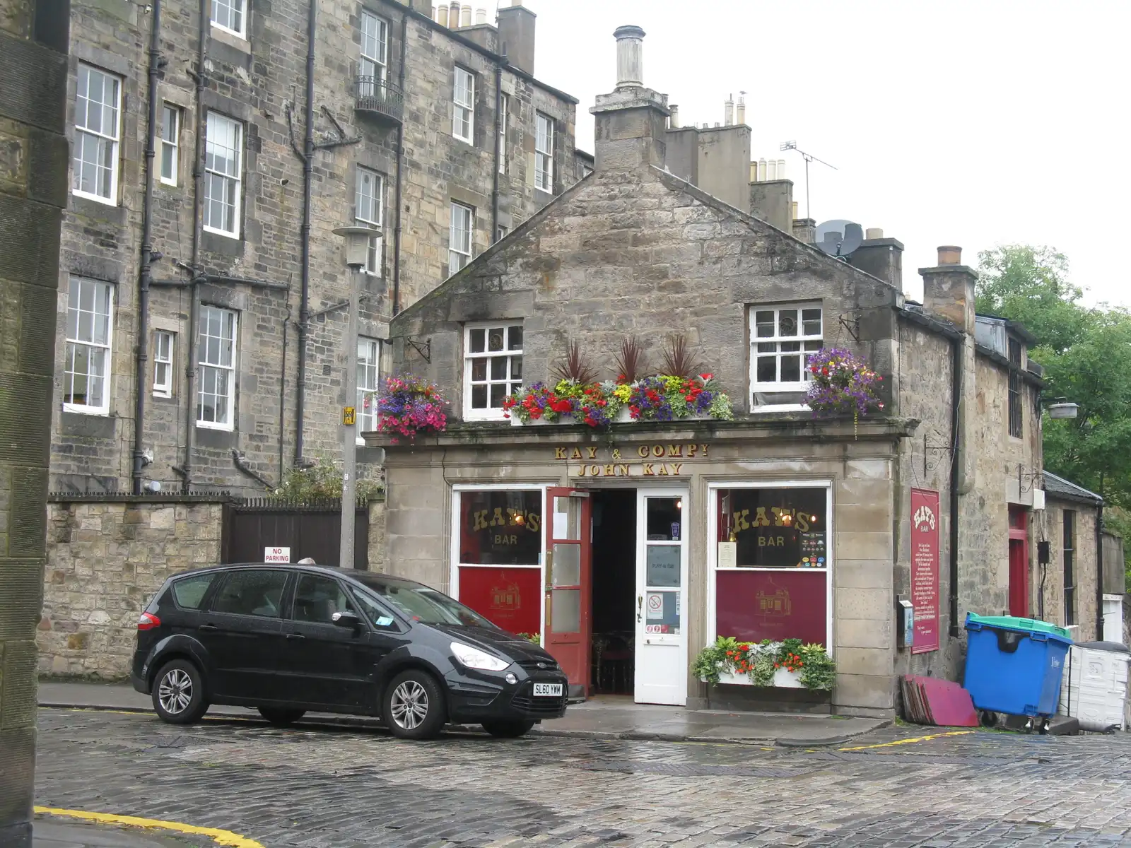 Kay's Bar, a traditional pub building in Stockbridge, Edinburgh